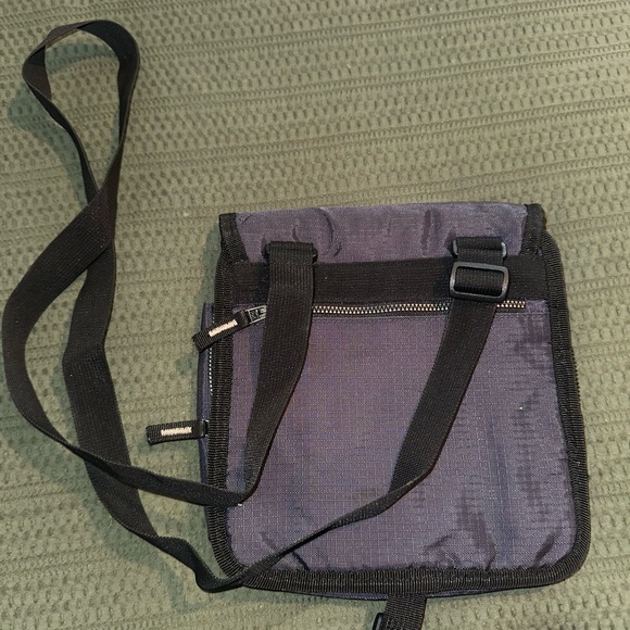 Eddie Bauer Travel Gear black Crossbody purse/Bag - Picture 6 of 10